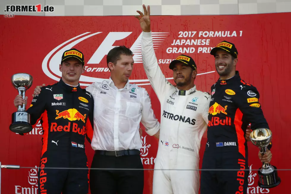 Foto zur News: Lewis Hamilton (Mercedes), Max Verstappen (Red Bull) und Daniel Ricciardo (Red Bull)