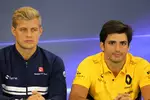 Foto zur News: Marcus Ericsson (Sauber) und Carlos Sainz (Renault)