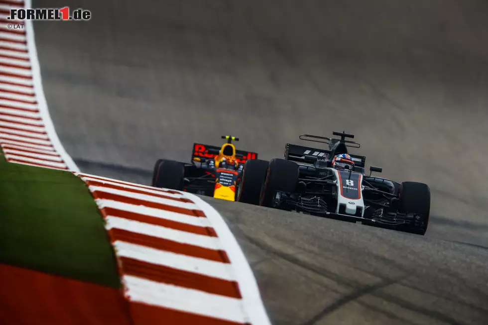 Foto zur News: Romain Grosjean (Haas) und Max Verstappen (Red Bull)