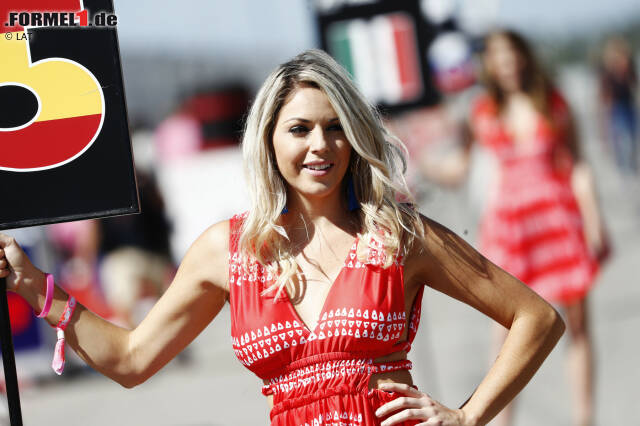 Foto zur News: Umdenken: Die Grid-Girls könnten in der Formel 1 bald ausgelächelt haben.