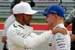 Foto zur News: Lewis Hamilton (Mercedes) und Valtteri Bottas (Mercedes)