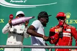 Foto zur News: Lewis Hamilton (Mercedes) und Kimi Räikkönen (Ferrari)