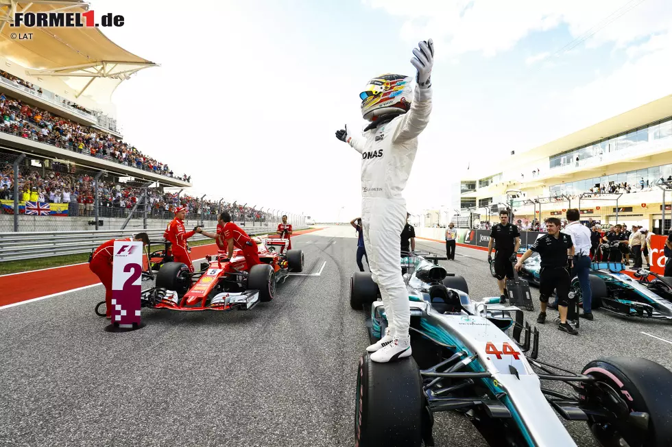 Foto zur News: Lewis Hamilton (Mercedes) und Sebastian Vettel (Ferrari)