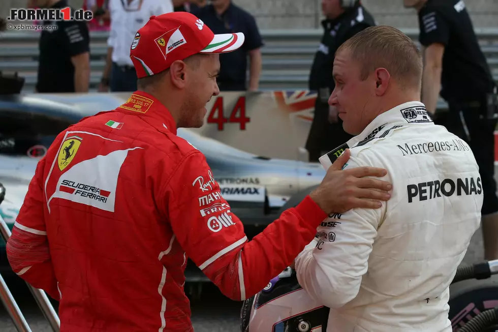 Foto zur News: Sebastian Vettel (Ferrari) und Valtteri Bottas (Mercedes)