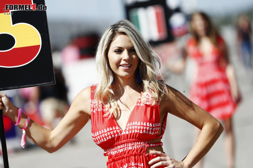 Foto zur News: Umdenken: Die Grid-Girls könnten in der Formel 1 bald ausgelächelt haben.