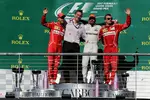 Foto zur News: Sebastian Vettel (Ferrari), Lewis Hamilton (Mercedes) und Kimi Räikkönen (Ferrari)