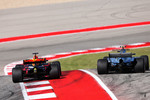 Foto zur News: Daniel Ricciardo (Red Bull) und Valtteri Bottas (Mercedes)
