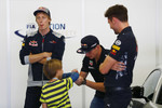 Foto zur News: Max Verstappen (Red Bull) und Brendon Hartley (Toro Rosso)