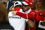 Foto zur News: Sebastian Vettel (Ferrari) und Lewis Hamilton (Mercedes)