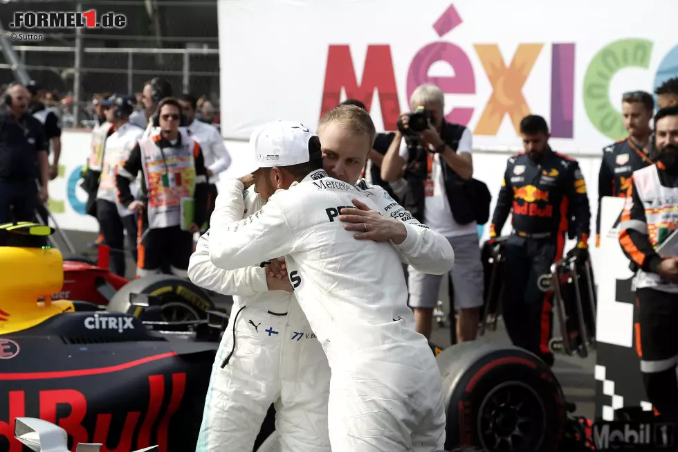 Foto zur News: Lewis Hamilton (Mercedes) und Valtteri Bottas (Mercedes)