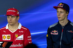 Foto zur News: Kimi Räikkönen (Ferrari) und Brendon Hartley (Toro Rosso)