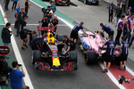 Foto zur News: Max Verstappen (Red Bull) und Esteban Ocon (Force India)