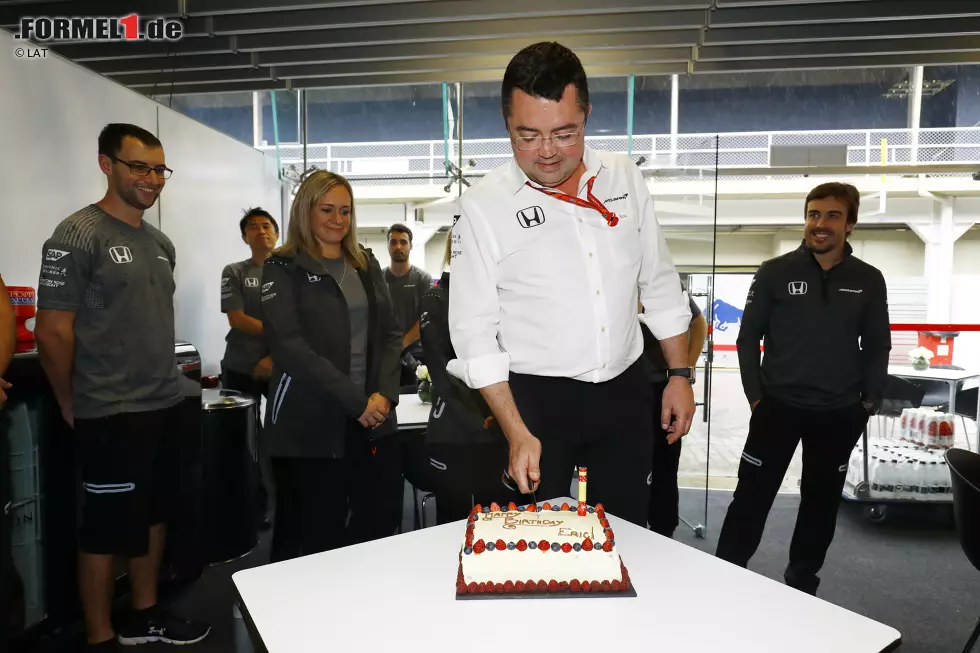 Foto zur News: Eric Boullier und Fernando Alonso (McLaren)