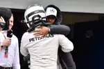 Foto zur News: Lewis Hamilton (Mercedes) und Valtteri Bottas (Mercedes)