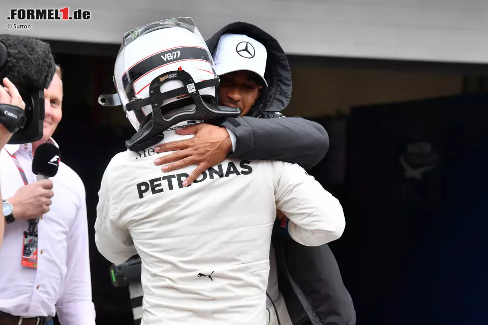 Foto zur News: Lewis Hamilton (Mercedes) und Valtteri Bottas (Mercedes)