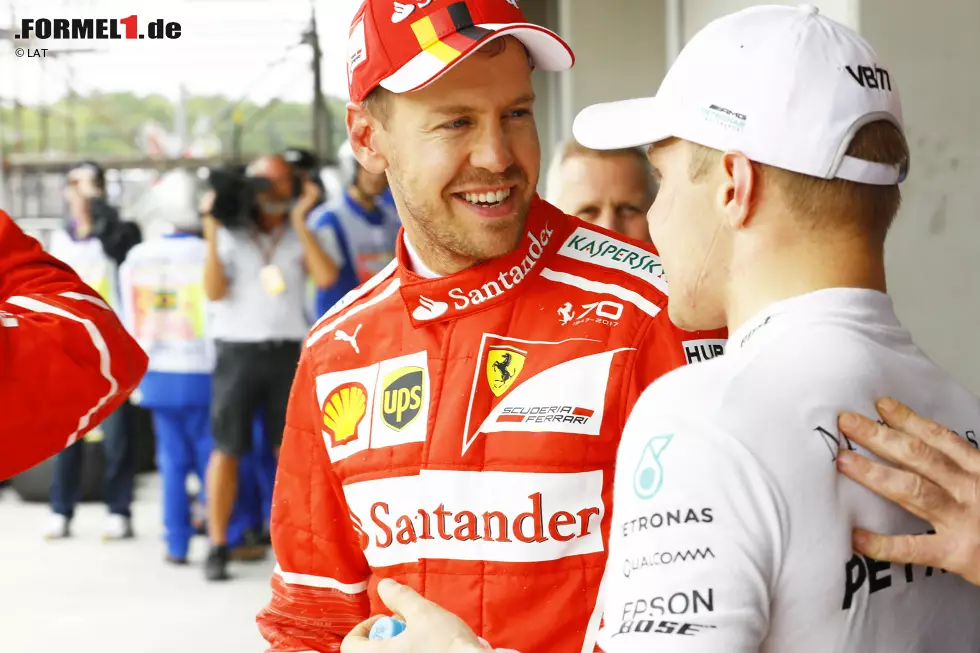 Foto zur News: Sebastian Vettel (Ferrari) und Valtteri Bottas (Mercedes)