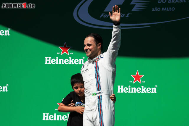 Foto zur News: Felipe Massa lässt sich mit seinem Sohn auf dem Podest feiern. Die 17 besten Fotos des Grand Prix von Brasilien jetzt durchklicken!