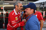 Foto zur News: Rubens Barrichello und Maurizio Arrivabene