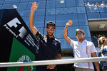 Foto zur News: Daniel Ricciardo (Red Bull) und Sergio Perez (Force India)