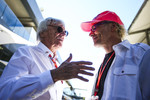 Foto zur News: Bernie Ecclestone und Jacques Villeneuve