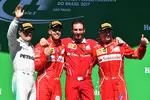 Foto zur News: Valtteri Bottas (Mercedes), Sebastian Vettel (Ferrari) und Kimi Räikkönen (Ferrari)