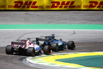 Foto zur News: Lewis Hamilton (Mercedes) und Sergio Perez (Force India)