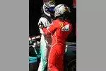 Foto zur News: Sebastian Vettel (Ferrari) und Valtteri Bottas (Mercedes)