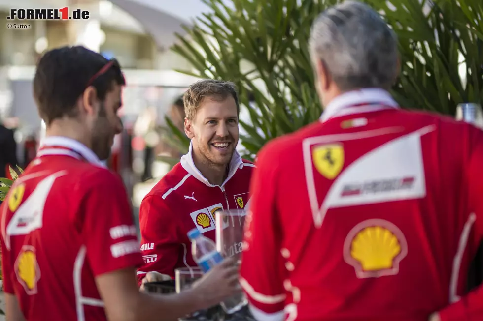 Foto zur News: Sebastian Vettel (Ferrari) und Maurizio Arrivabene