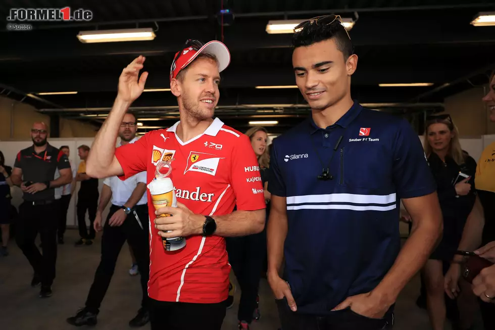 Foto zur News: Sebastian Vettel (Ferrari) und Pascal Wehrlein (Sauber)