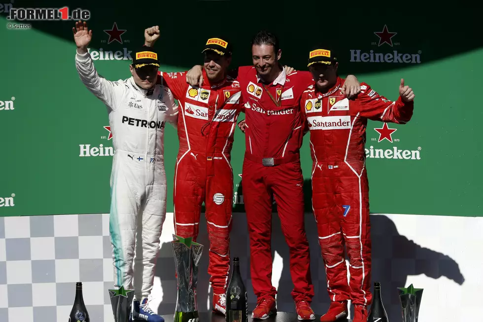 Foto zur News: Valtteri Bottas (Mercedes), Sebastian Vettel (Ferrari) und Kimi Räikkönen (Ferrari)