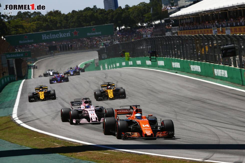 Foto zur News: Fernando Alonso (McLaren), Sergio Perez (Force India), Nico Hülkenberg (Renault) und Carlos Sainz (Renault)