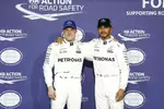 Foto zur News: Valtteri Bottas (Mercedes) und Lewis Hamilton (Mercedes)