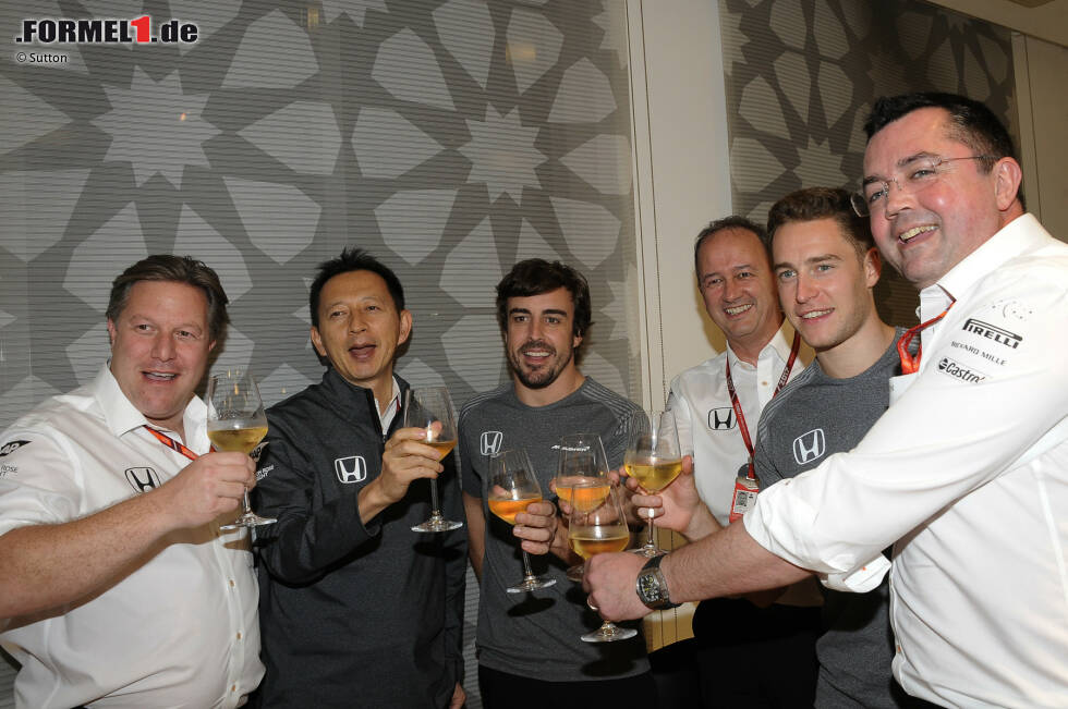 Foto zur News: Zak Brown, Fernando Alonso (McLaren), Jonathan Neale, Stoffel Vandoorne (McLaren) und Eric Boullier