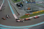 Foto zur News: Nico Hülkenberg (Renault) und Esteban Ocon (Force India)