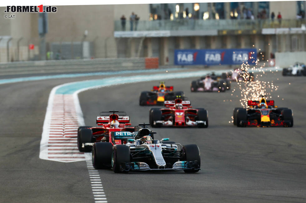 Foto zur News: Lewis Hamilton (Mercedes), Sebastian Vettel (Ferrari), Daniel Ricciardo (Red Bull) und Kimi Räikkönen (Ferrari)