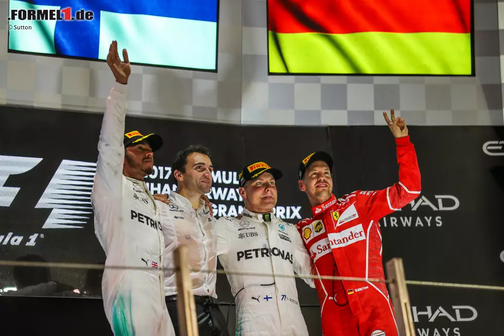 Foto zur News: Lewis Hamilton (Mercedes), Valtteri Bottas (Mercedes) und Sebastian Vettel (Ferrari)