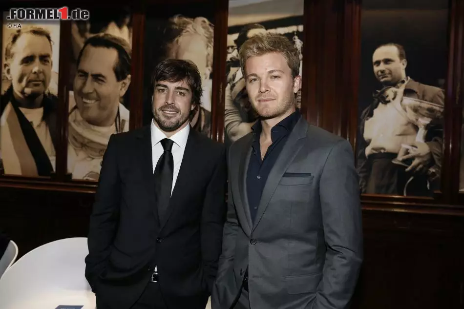 Foto zur News: Fernando Alonso und Nico Rosberg