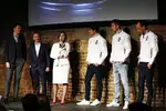 Foto zur News: Jake Humphrey (Moderator), Paddy Lowe, Claire Williams, Lance Stroll, Sergei Sirotkin und Robert Kubica (Williams)