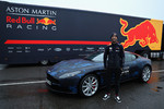 Foto zur News: Daniel Ricciardo (Red Bull) mit seinem Dienstwagen, einem Aston Martin DB11 in Spezial-Lackierung