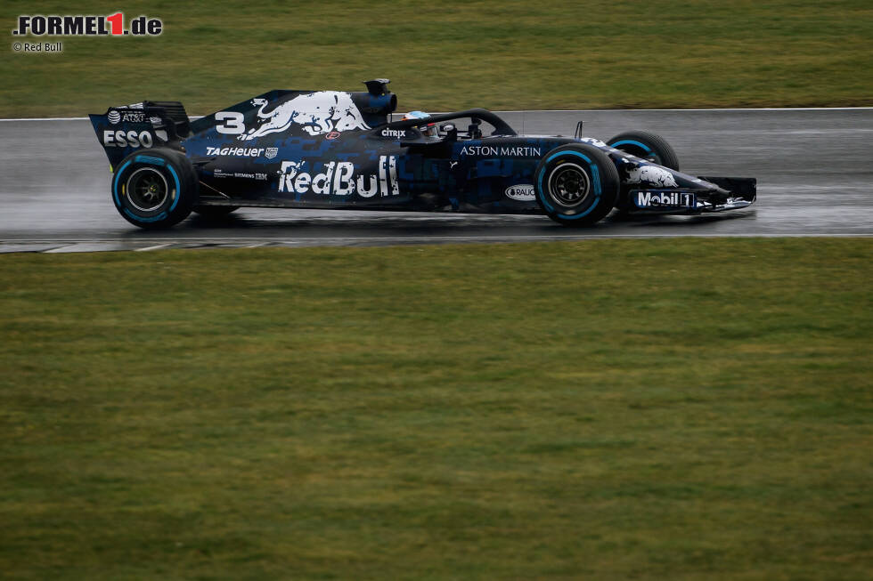 Foto zur News: Daniel Ricciardo (Red Bull) testet den RB14