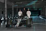 Foto zur News: Valtteri Bottas (Mercedes), Toto Wolff und Lewis Hamilton (Mercedes)