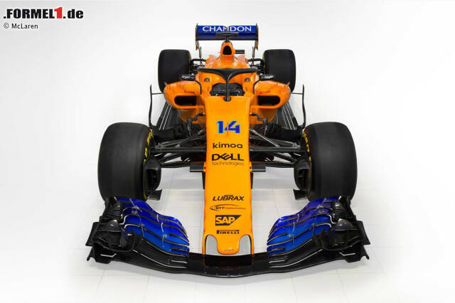Foto zur News: Noch ist der orange-blaue Look ungewohnt, doch bereits die ersten McLaren-Boliden der Geschichte waren so bepinselt. Aerodynamisch fallen die etwas breitere Nase und die Leitbleche auf den Seitenkästen auf. Von oben ...