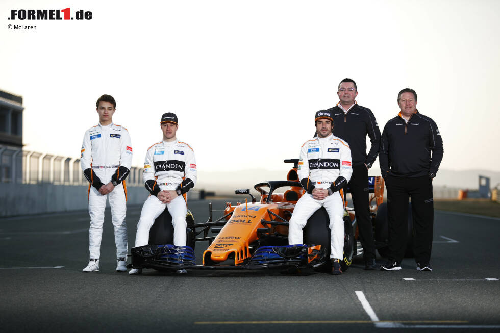 Foto zur News: Lando Norris, Stoffel Vandoorne, Fernando Alonso, Eric Boullier, Zak Brown (McLaren)
