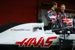 Foto zur News: Romain Grosjean (Haas) und Kevin Magnussen (Haas)