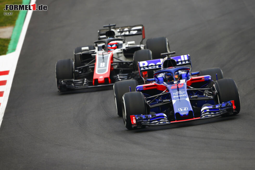 Foto zur News: Brendon Hartley (Toro Rosso) und Romain Grosjean (Haas)