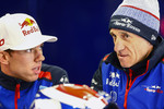 Foto zur News: Pierre Gasly (Toro Rosso) und Franz Tost
