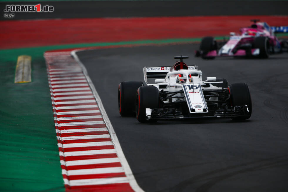 Foto zur News: Charles Leclerc (Sauber) und Esteban Ocon (Force India)