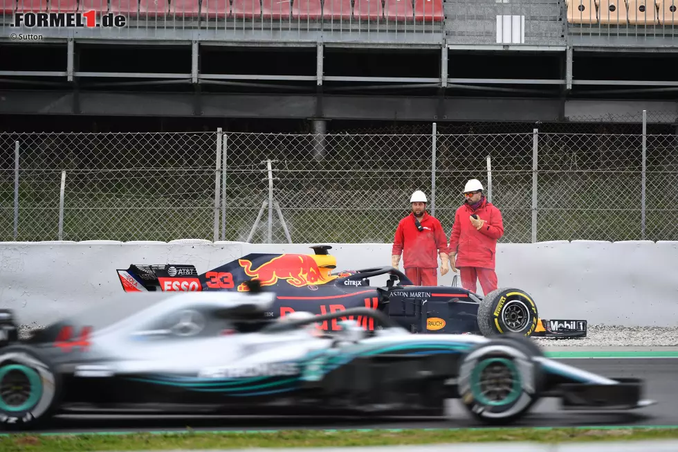 Foto zur News: Lewis Hamilton (Mercedes) und Max Verstappen (Red Bull)