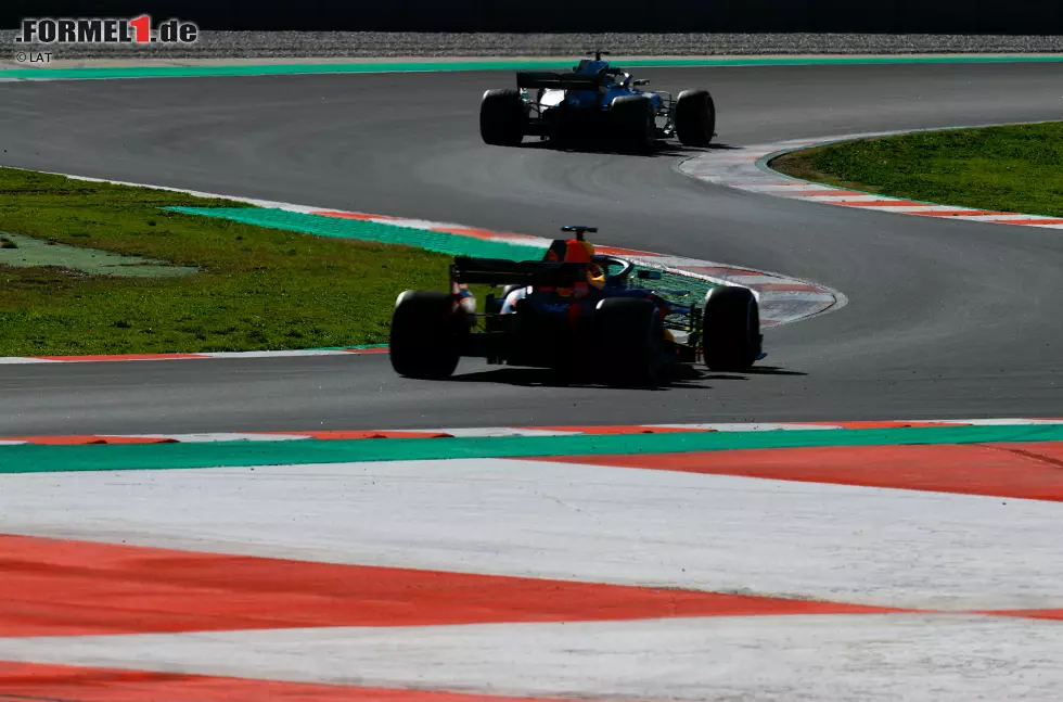 Foto zur News: Lewis Hamilton (Mercedes) und Max Verstappen (Red Bull)