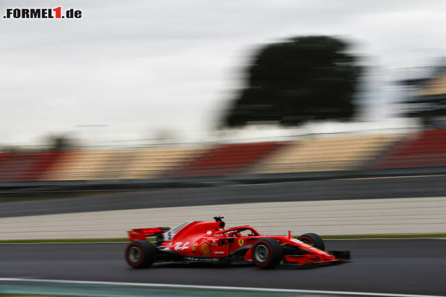 Foto zur News: Sebastian Vettel schlägt mit einer überragenden Bestzeit zurück. Jetzt durch die Technik-Updates von Mittwoch klicken!